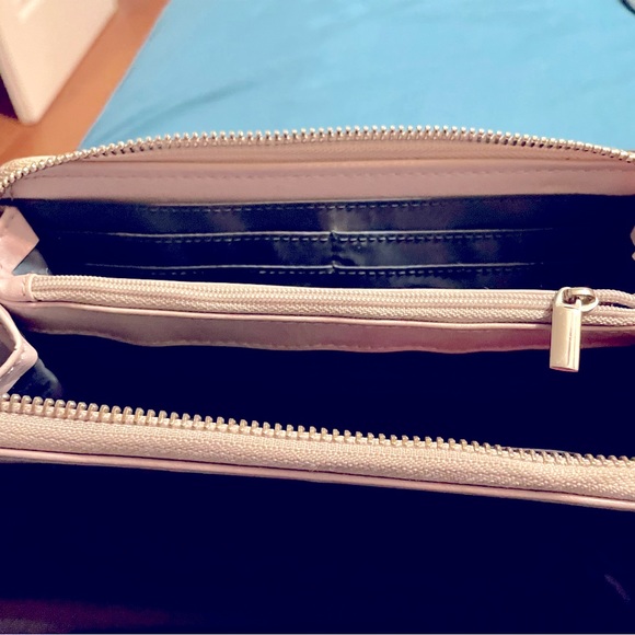 Matt &Nat wallet - Picture 3 of 5